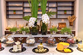 Mai House Saigon Hotel