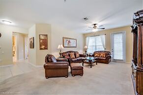 Villa Manuel Lakeview  3 Bedroom Condo by RedAwning