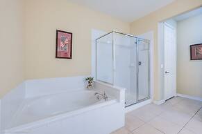 Villa Manuel Lakeview  3 Bedroom Condo by RedAwning