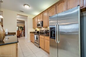 Villa Manuel Lakeview  3 Bedroom Condo by RedAwning