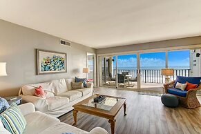 Beach Cottage Look Condo, Ocean View from Spacious Balcony by RedAwnin