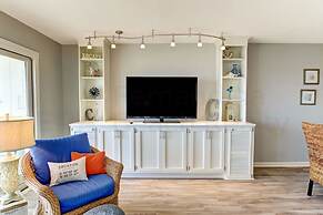 Beach Cottage Look Condo, Ocean View from Spacious Balcony by RedAwnin