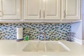 Beach Cottage Look Condo, Ocean View from Spacious Balcony by RedAwnin