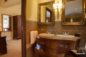 Borgo Pilotti Hotel & Restaurant