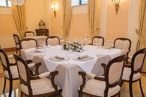 Borgo Pilotti Hotel & Restaurant