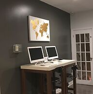 The Clarence Park - Hostel