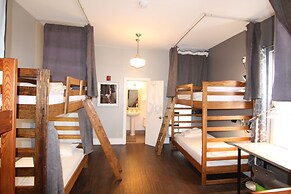 The Clarence Park - Hostel