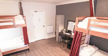 The Clarence Park - Hostel