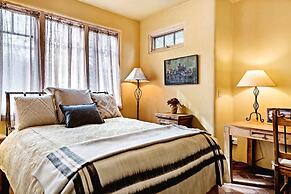 Antonia - Stylish Retreat, Blocks From Galleries and Restaurants of Ca