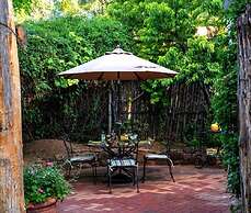 Antonia - Stylish Retreat, Blocks From Galleries and Restaurants of Ca