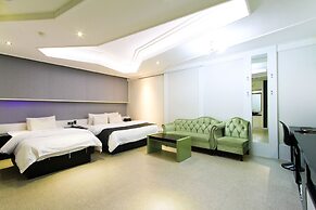 Renaissance Hotel