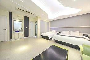 Renaissance Hotel