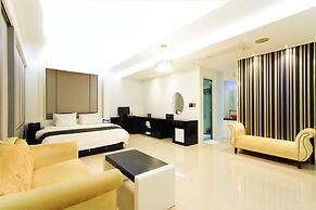 Renaissance Hotel