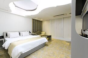 Renaissance Hotel