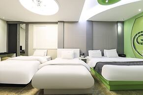 Renaissance Hotel