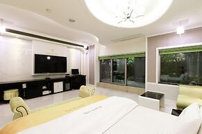 Renaissance Hotel