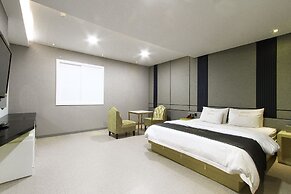 Renaissance Hotel