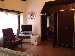 Urla Tarihi Han Otel