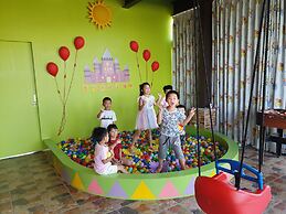 Honeysuckle Family Castle