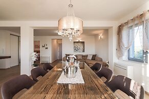 Villa Olive Garden Apartments