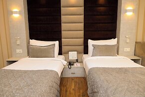 The Aananda Imperial