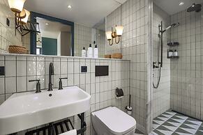 The July - Boat & Co