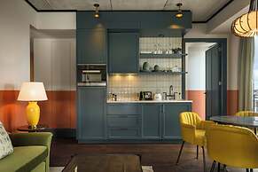 The July - Boat & Co