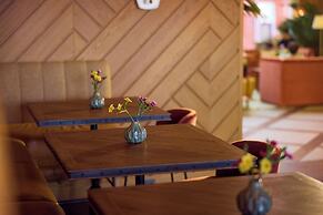 The July - Boat & Co