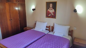 Eleni's Apartments & Studios