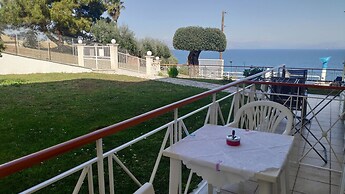 Eleni's Apartments & Studios