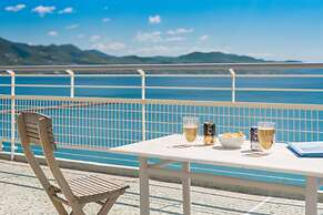 Seafront Penthouse LEO