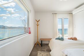 Seafront Penthouse LEO