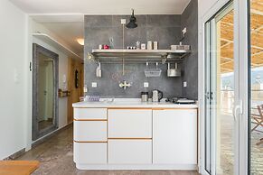 Seafront Penthouse LEO