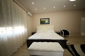 Hotel Holiday