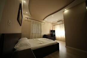 Hotel Holiday