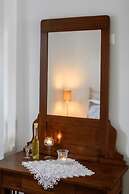 Irene Kimolos Villas