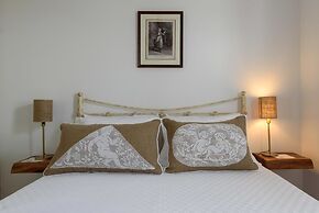 Irene Kimolos Villas