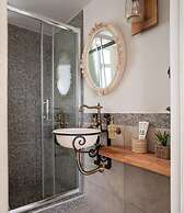 Irene Kimolos Villas