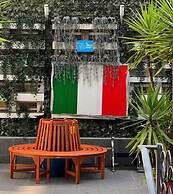 Lion University & Youth Hostel Milano