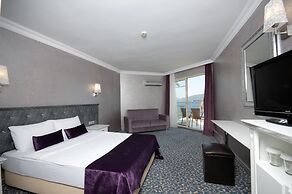 Luna Beach Hotel & Spa