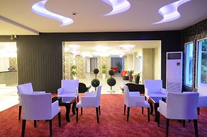 Luna Beach Hotel & Spa