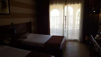 Palmyra Club Amar El Zaman