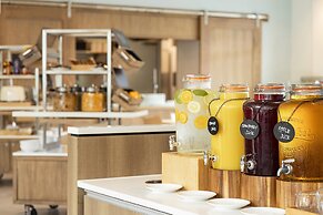 Element Hampton Peninsula Town Center