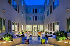 Element Hampton Peninsula Town Center