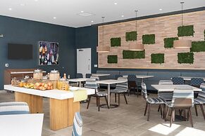 Element Hampton Peninsula Town Center