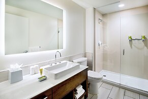 Element Hampton Peninsula Town Center