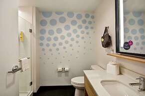 TRU by Hilton Denver