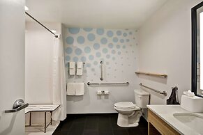 TRU by Hilton Denver