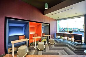 TRU by Hilton Denver