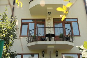 Na Pribrezhnoy Guest House